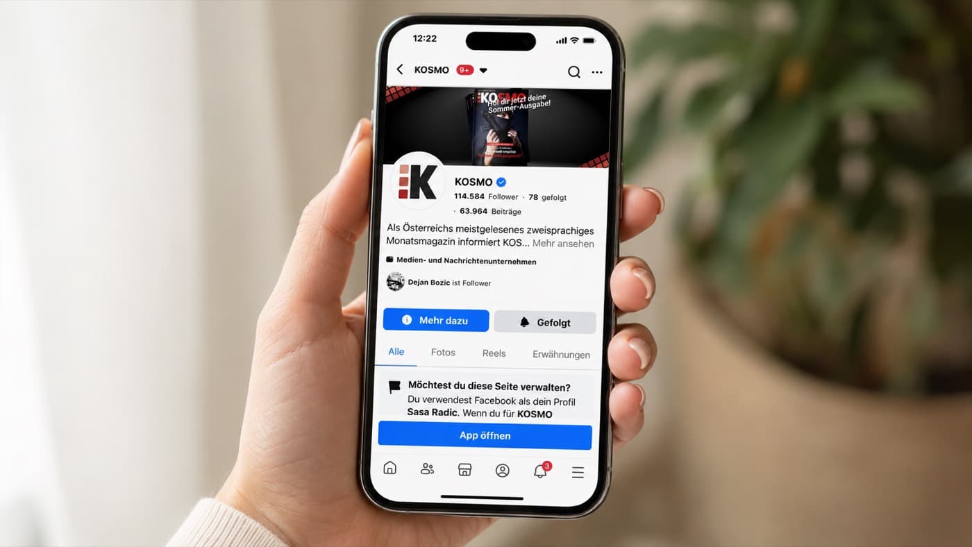 Das KOSMO-Profil auf einem Smartphone in der Hand